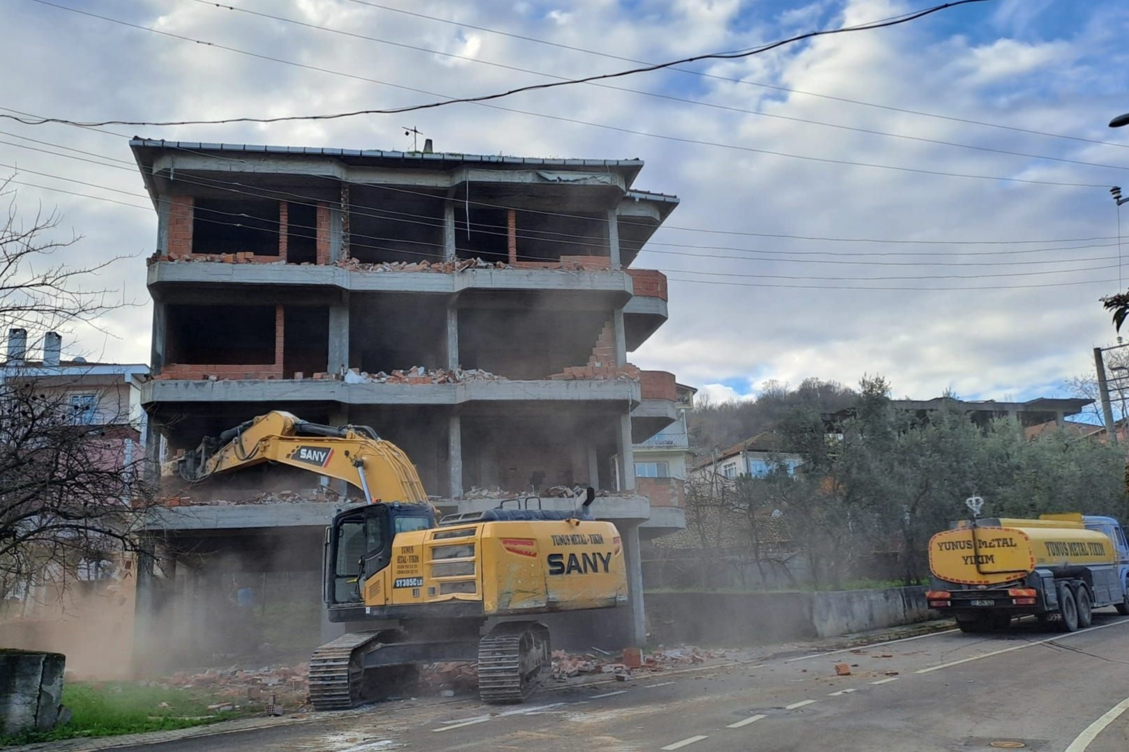 Kocaeli Gölcük'te  depreme dayanıksız binalardan arındırılıyor haberi