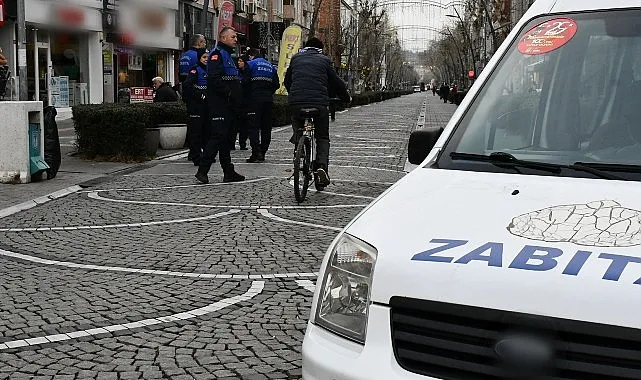 Lüleburgaz Belediyesi yayalaştırma bölgesinde yaya güvenliğini tehlikeye atan motosikletlere karşı denetimlerini artırarak sürdürüyor. haberi