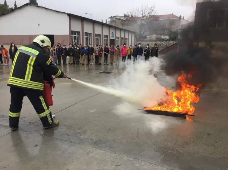 Manisa İtfaiyesi geçen yıl 16 bin olaya müdahale etti haberi