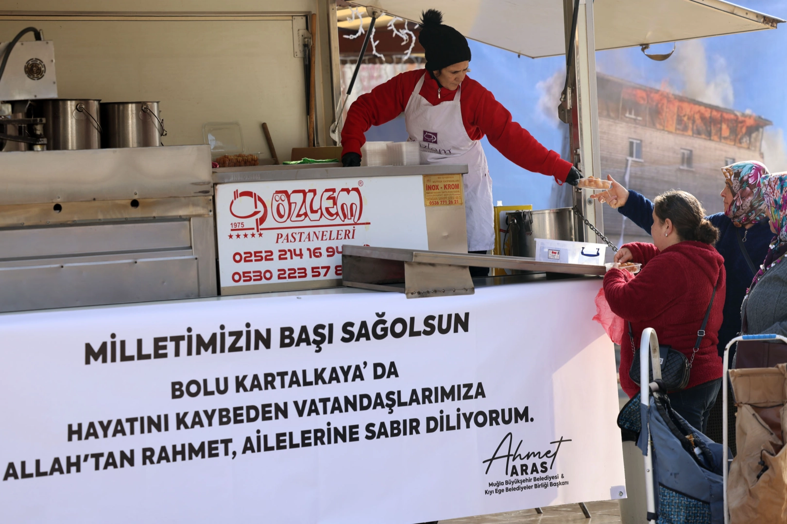 Muğla'da yangında hayatını kaybedenler için lokma dağıttı haberi