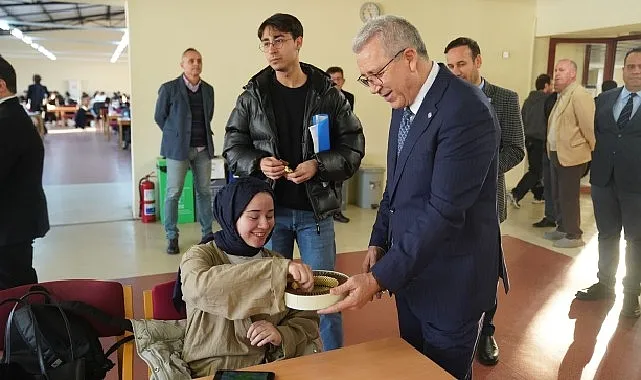 Rektör Prof. Dr. Budak, final sınavlarına hazırlanan öğrencilerle bir araya geldi haberi