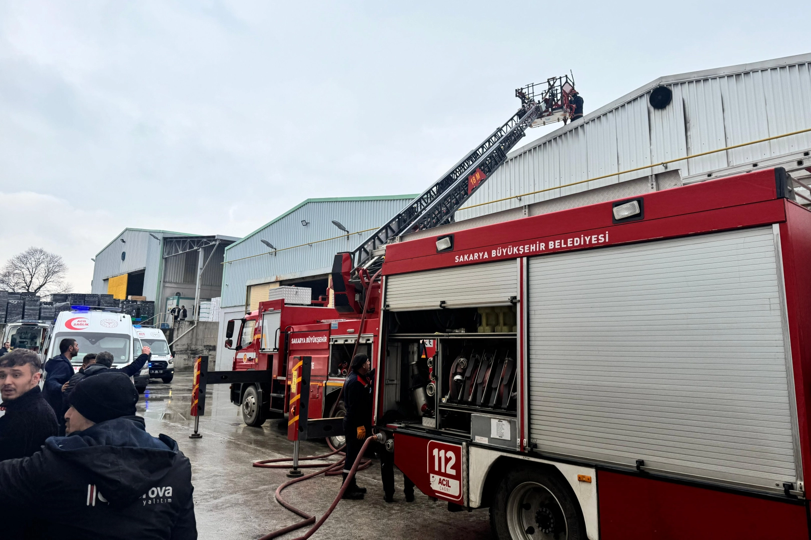 Sakarya itfaiyesinin hızlı müdahalesiyle olası facia önlendi haberi