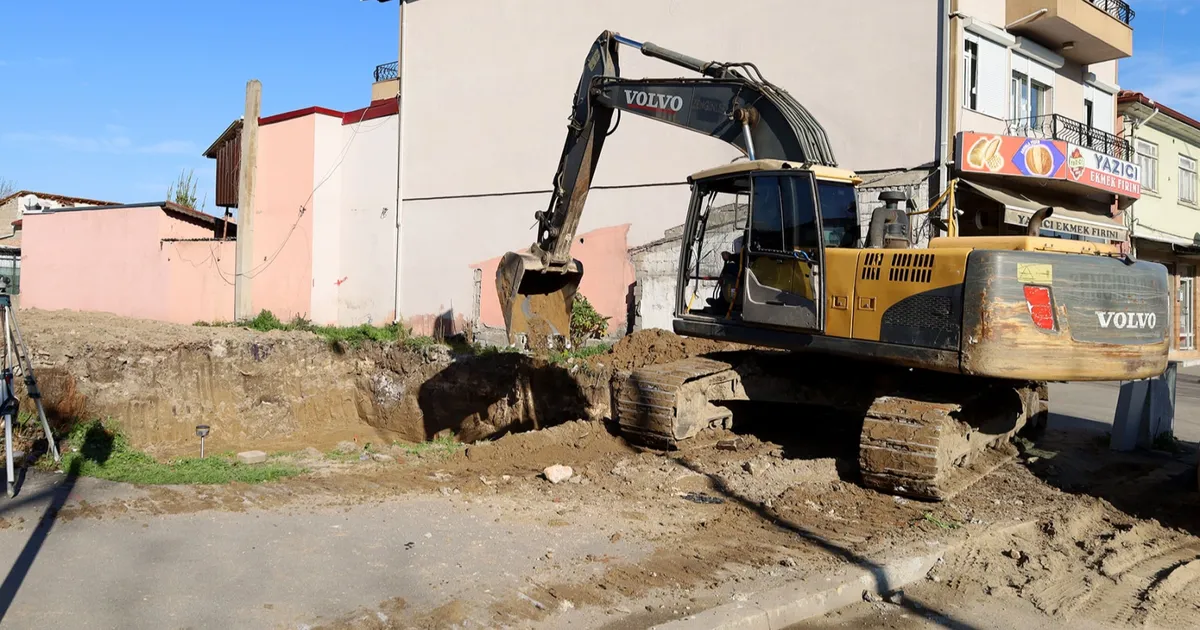 Sakarya’nın merkezindeki tarihi konağa ilk kazma vuruldu haberi