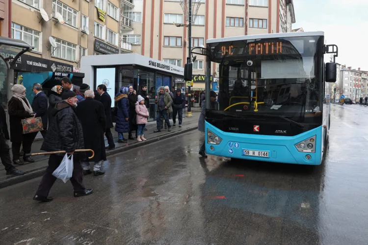 Sivas’ta yeni akıllı ve kapalı duraklar hizmete sunuldu haberi