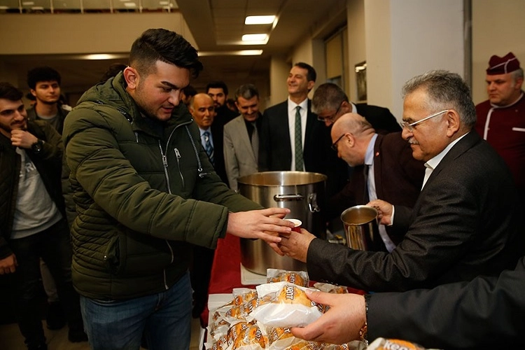 Sosyal dayanışmanın merkezi Kayseri Büyükşehir haberi