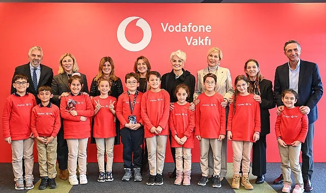 Vodafone Vakfı Danışma Kurulu Üyeleri Geleceğin Yapay Zekâ Yıldızlarıyla Buluştu haberi