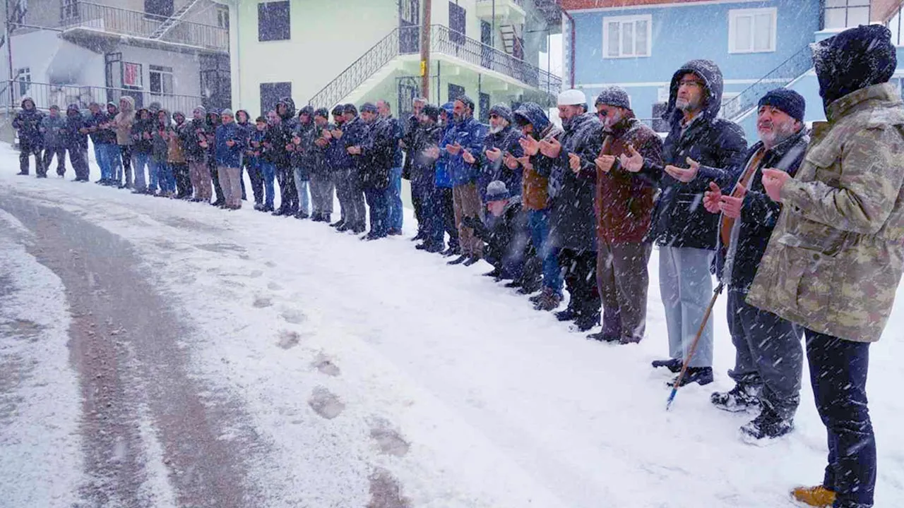 Bayburt'ta 32 Yılın Acısı, Çığ Felaketinde Kaybedilenler Dualarla Anıldı Haberi