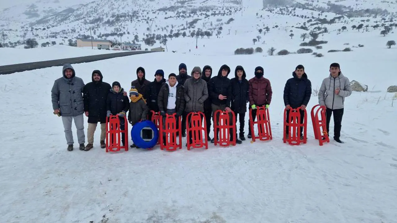 Bayburt'ta Gençlerin Kış Keyfi: Değerler Eğitimi ve Kayak Bir Arada Haberi