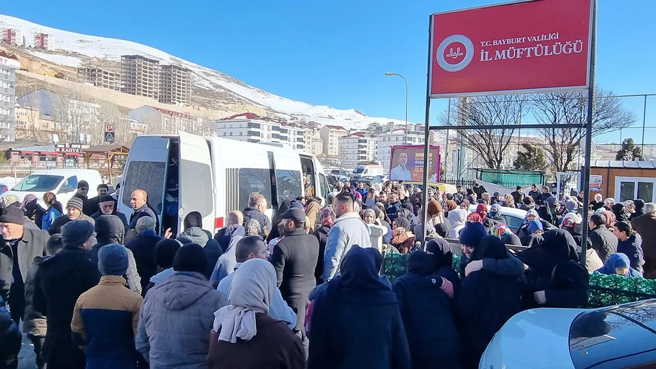 Bayburt'tan Umreye Dualarla Uğurlama Haberi