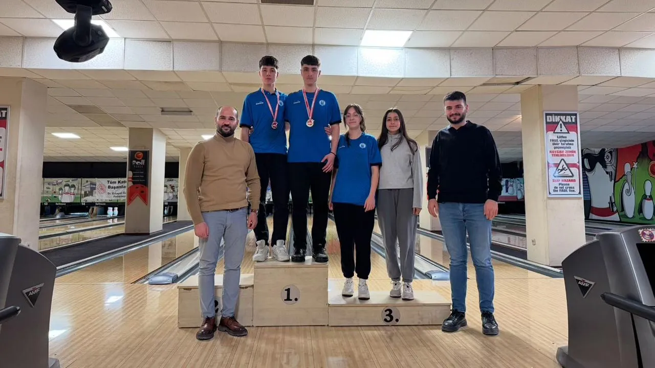 Kul Kardeşler'den Bayburt Üniversitesine Bowlingde Çifte Altın! Haberi