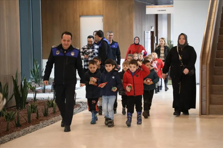 Anaokulu öğrencilerinden İnegöl Belediyesi’ne 'izleme' ziyareti haberi