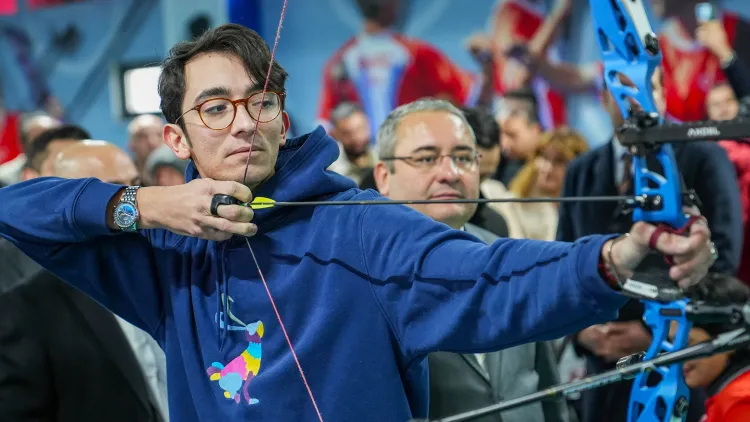 Ankara Keçiören yeni okçuluk salonu! İlk atış Mete Gazoz’dan! haberi