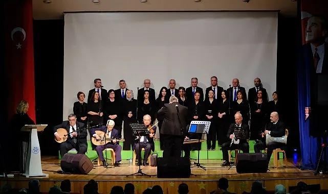 Aydın Büyükşehir Belediyesi, kültür ve sanat etkinliklerine devam ediyor. Büyükşehir Belediyesi Türk Sanat Müziği Korosu, Kuyucak’ta konser düzenledi haberi