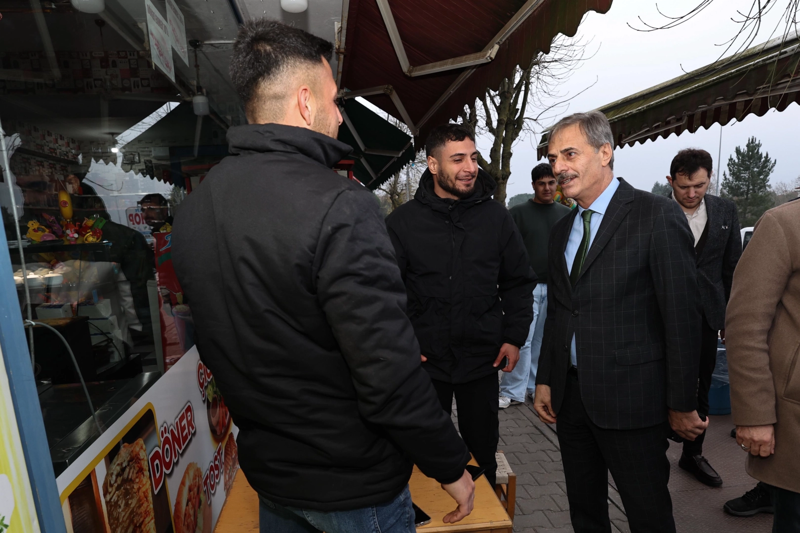 Başkan Alemdar Sakarya Yenikent'te esnafla bir araya geldi haberi