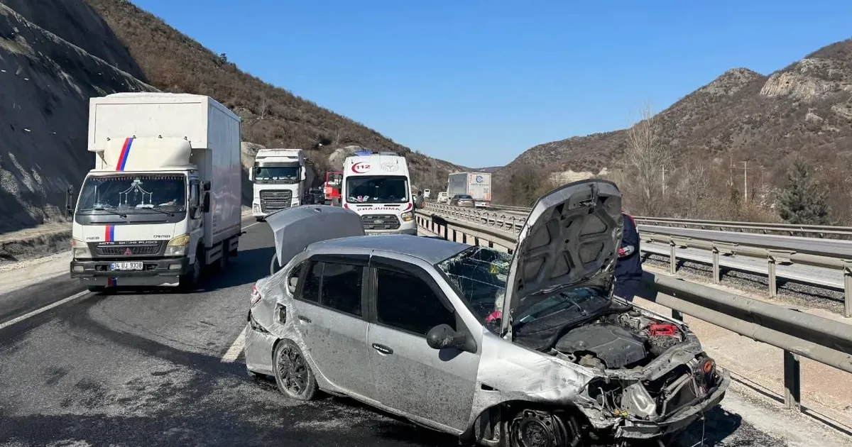 Bilecik Pazaryeri’nde trafik kazası: 3 yaralı haberi