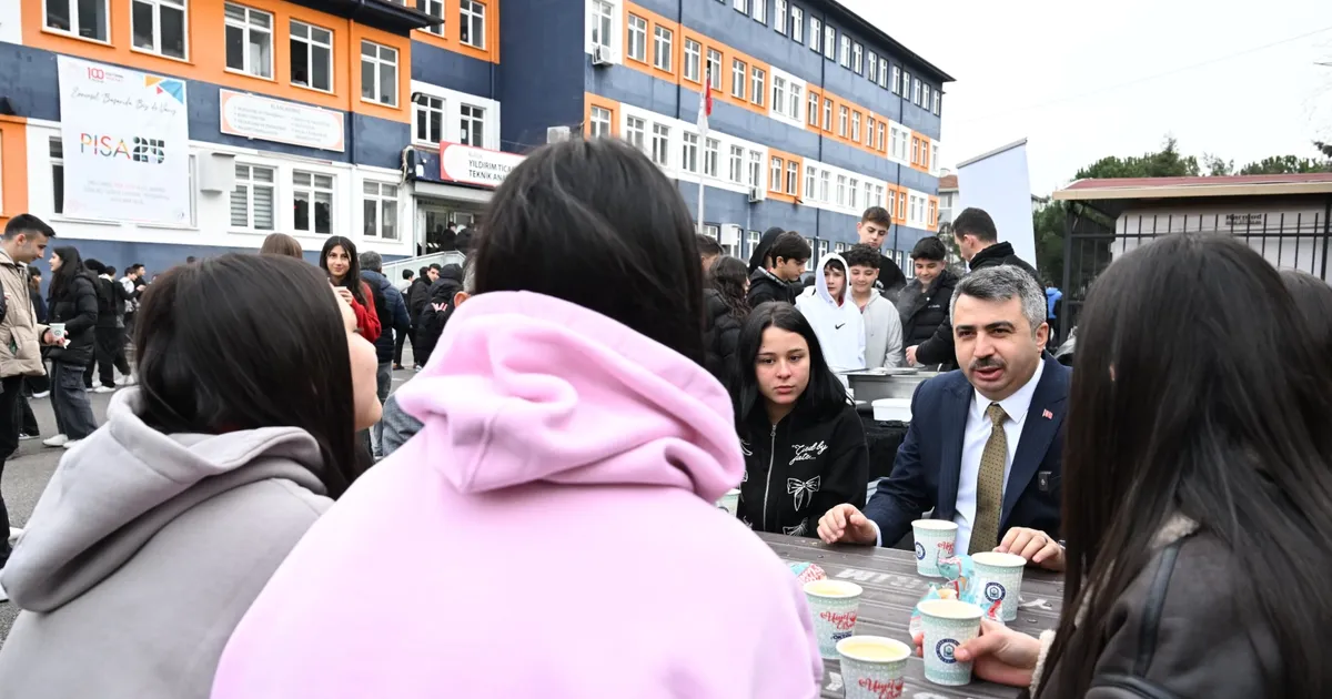 Bursa'da Başkan Yılmaz hafta mesaisine öğrencilerle başladı haberi