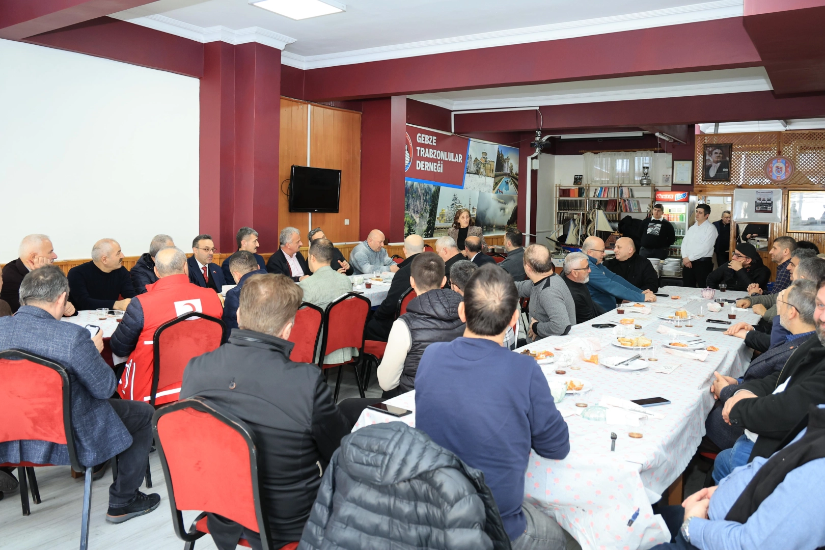 Gebze Trabzonlular Derneği protokolü kahvaltıda ağırladı haberi