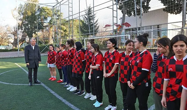 Güzelbahçe Belediyesi Kız Futbol Takımı'ndan iddialı başlangıç haberi