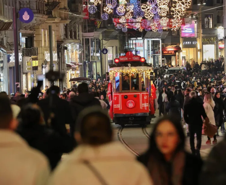 İstanbul'un tarihi ulaşım hatlarında 154. yıl coşkusu haberi