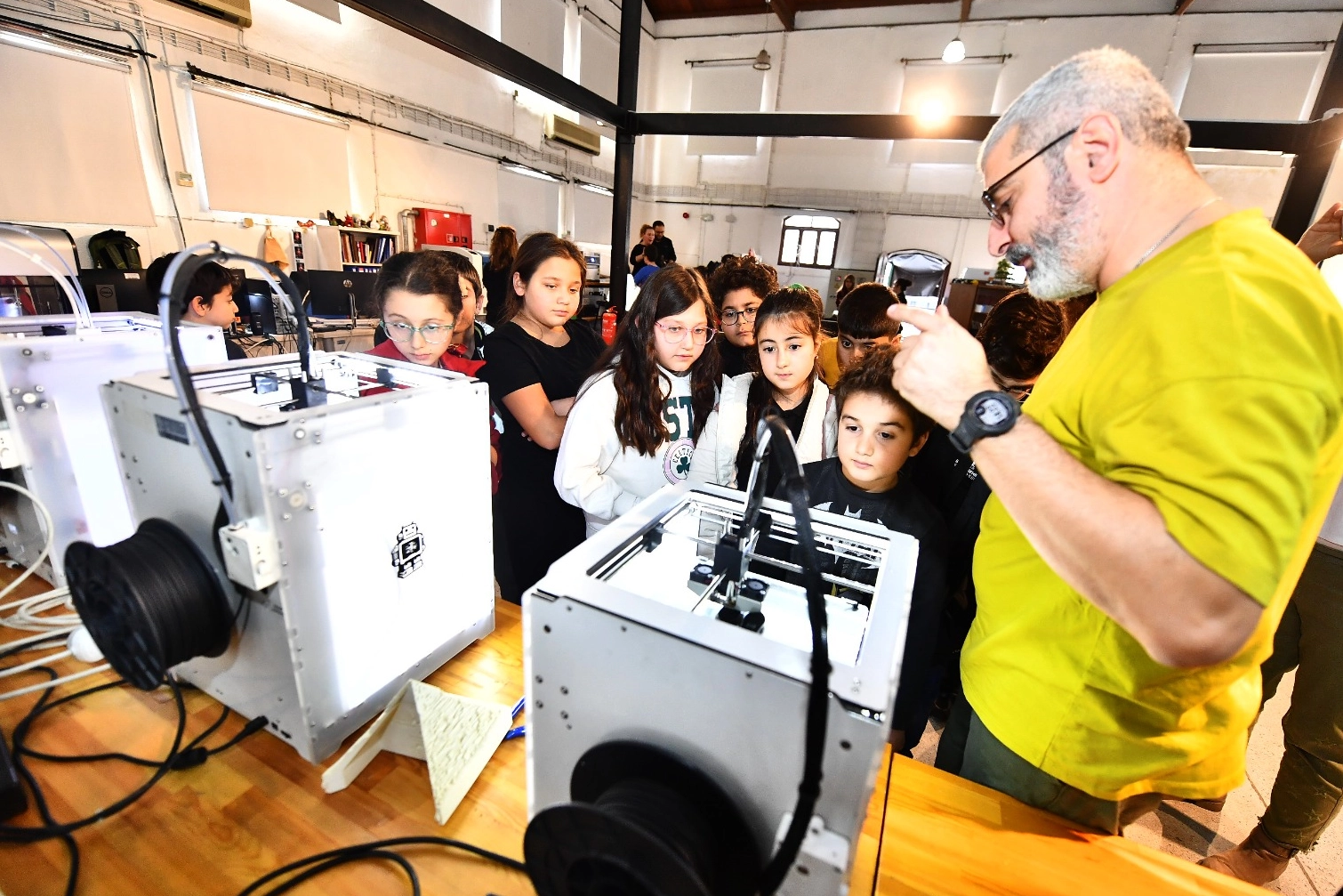 İzmir'de geleceğin fikir temelleri FabrikaLab'da atıldı haberi