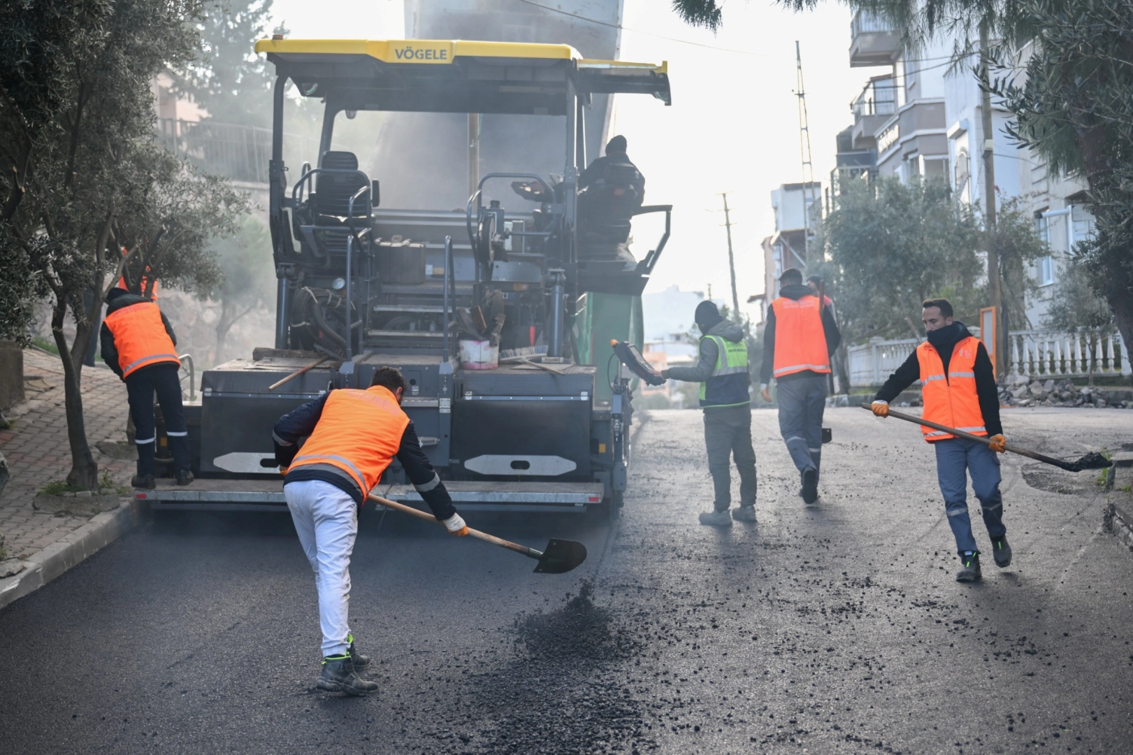 İzmir'de yol çalışmaları devam ediyor haberi