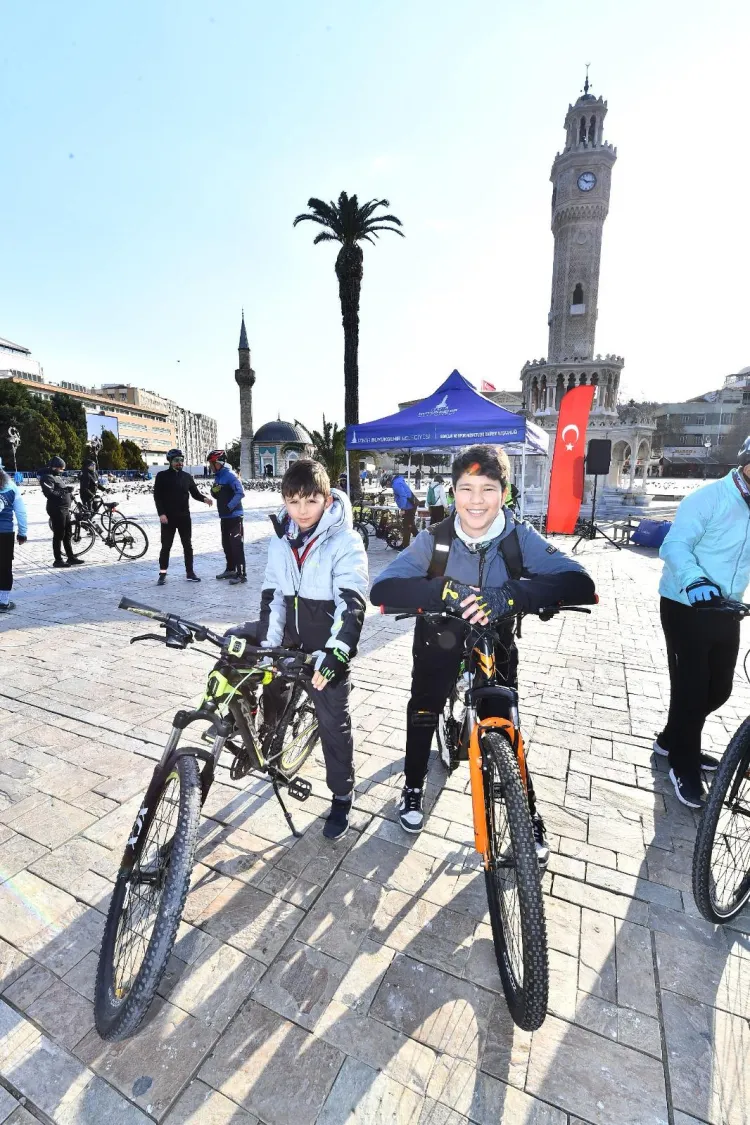 İzmirli bisikletliler hafta sonu pedalladı! haberi