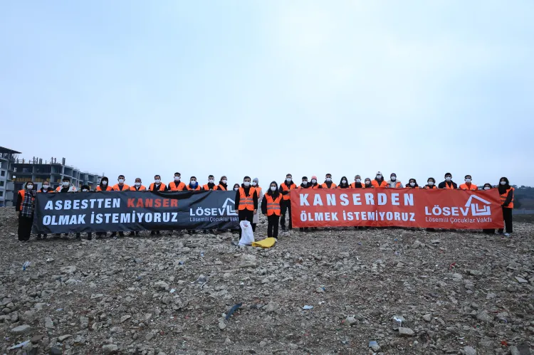 Kanseri yenen gençler depremi unutmadı haberi