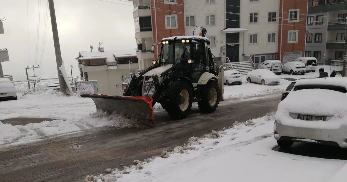 Kocaeli İzmit Belediyesi karla mücadelede seferberlik başlattı haberi