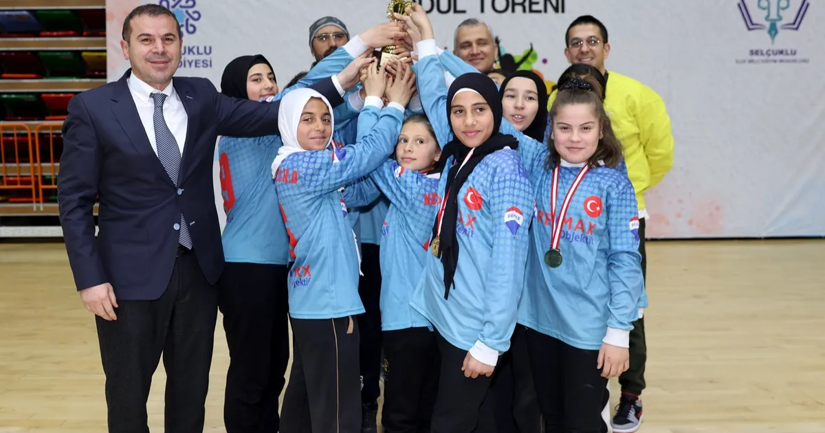 Konya Selçuklu'da geleneksel çocuk oyunları haberi