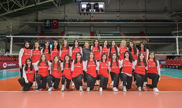 Malatyalı Genç Voleybolcu Kızlar ve Kadın Voleybol Milli Takım Oyuncuları Vodafone 5.5G ile Aynı Sahada Buluştu haberi