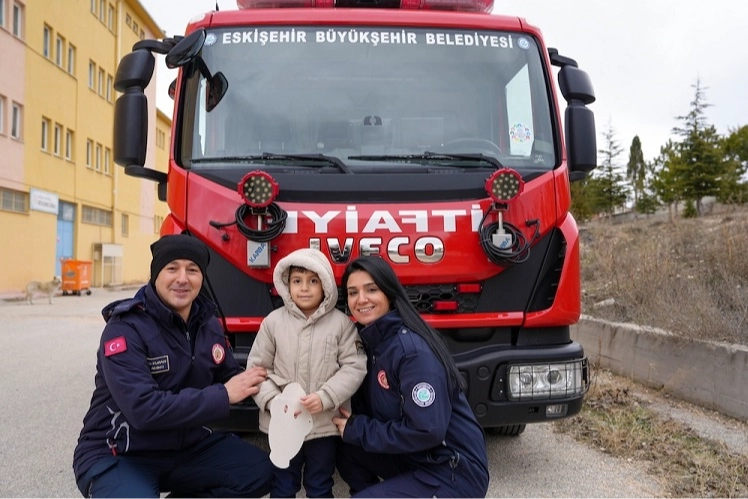 Minik Ömer 'Ateş Savaşçısı' oldu haberi