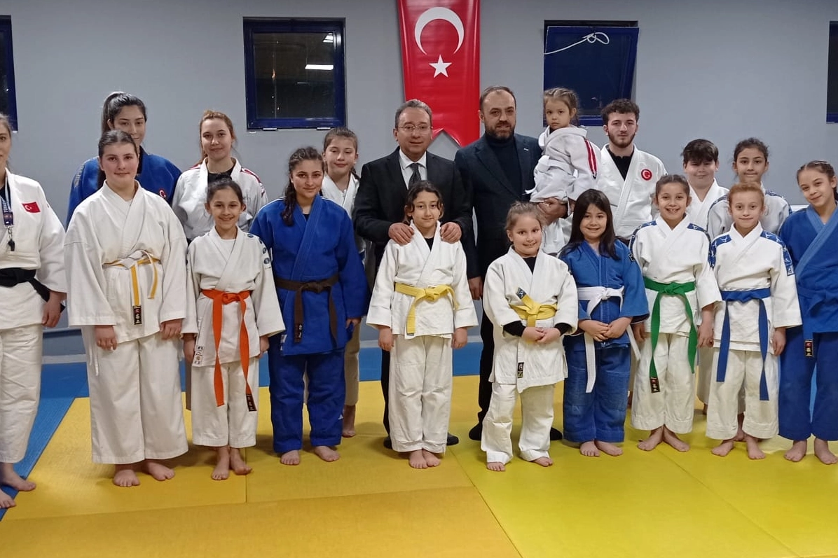 Sakarya'da Enes Zengin bu kez judo takımıyla birlikteydi! haberi