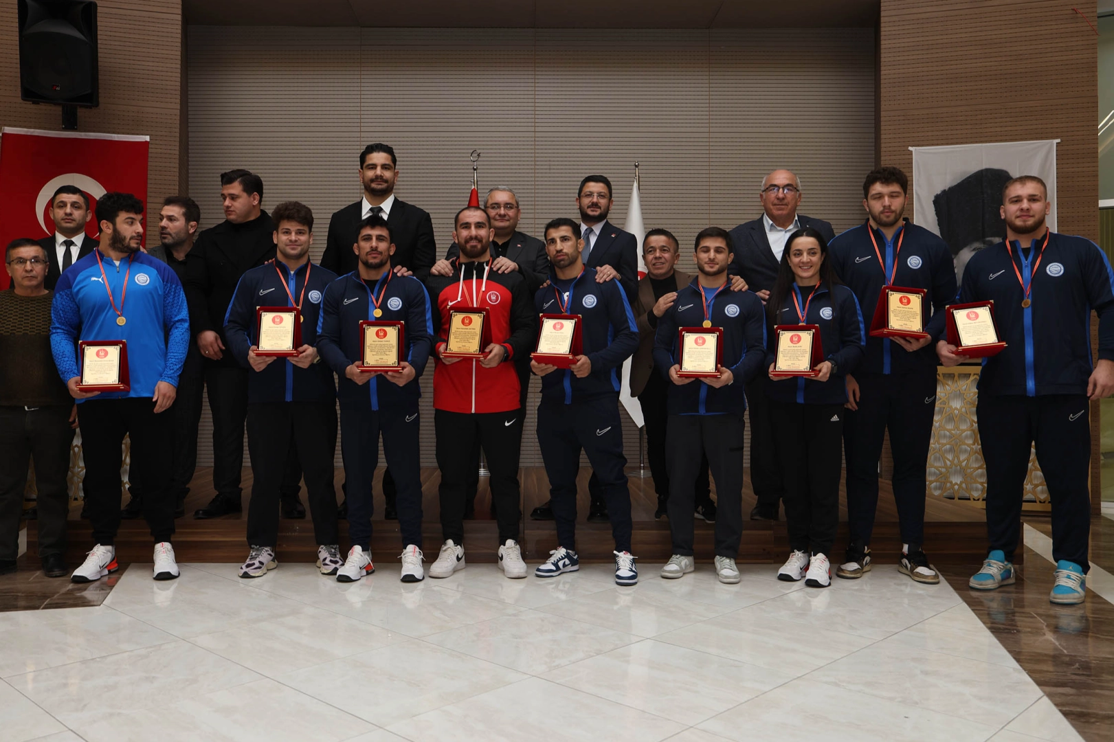 Şampiyonlar ödül töreninde buluştu haberi