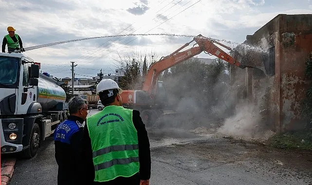 Yenişehir Belediyesi metruk binaları yıkmaya devam ediyor haberi