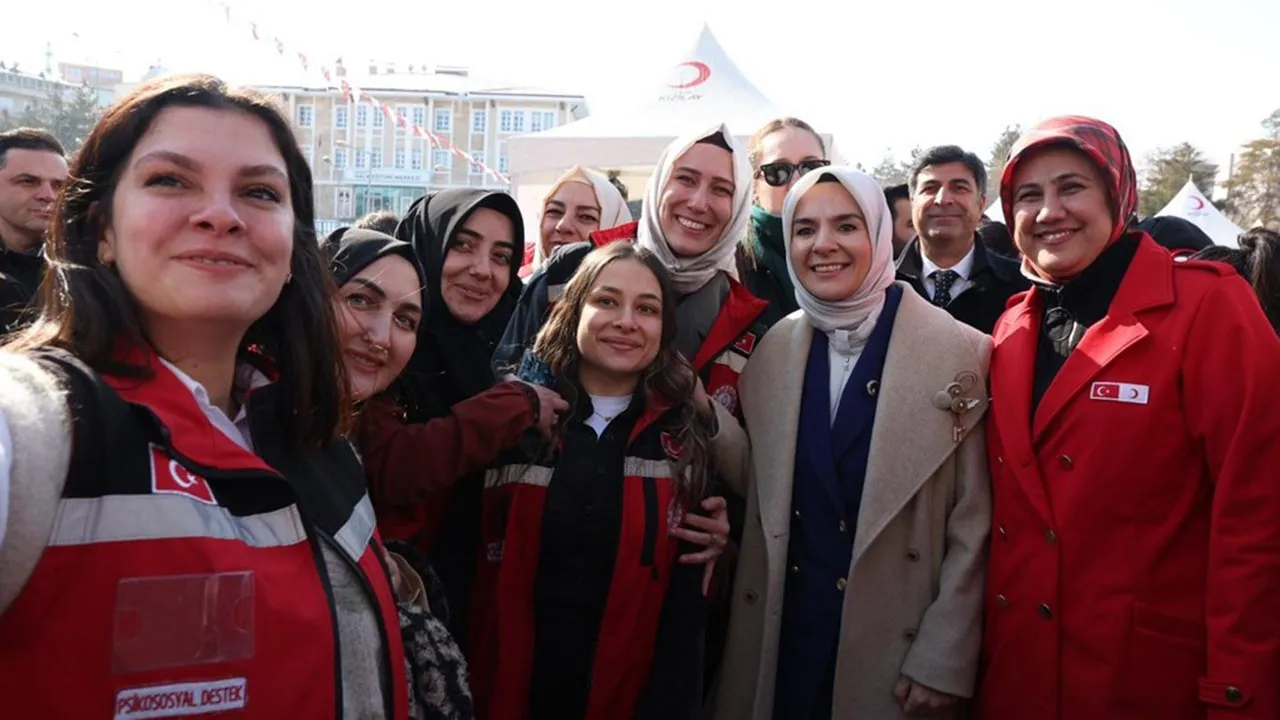 Bakan Göktaş Bayburt'ta: Kızılay'ın Yeni Hizmet Binası Açıldı Haberi