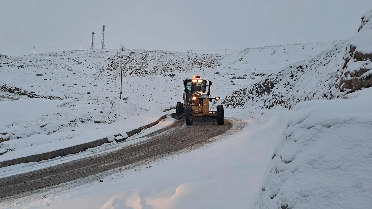 Bayburt Belediyesi, Kar Yağışına Karşı 7/24 Çalışıyor Haberi