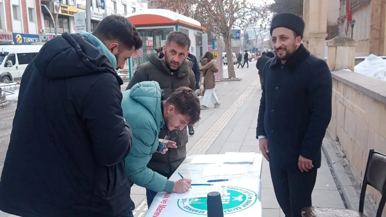 Türkiye'de LGBT Derneklerinin Kapatılması İçin Bayburt’ta İmza Kampanyası Başlatıldı