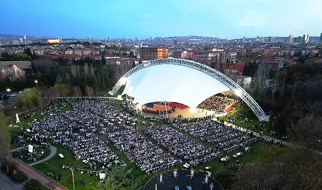 Ankara Üniversitesinde 8 bin öğrenci iftar sofrasında buluştu haberi