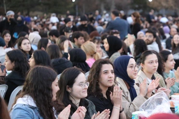 Ankara Üniversitesinde 8 bin öğrenci iftar sofrasında buluştu haberi