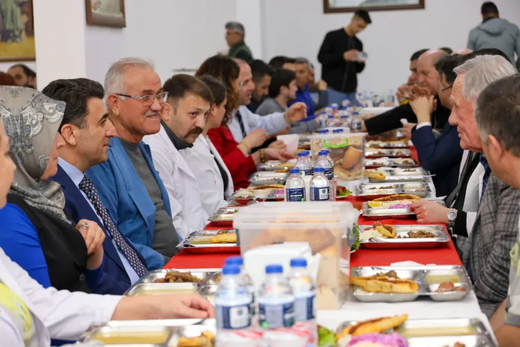 Bilecik Valisi Aygöl, seramik işçileriyle oruç açtı haberi