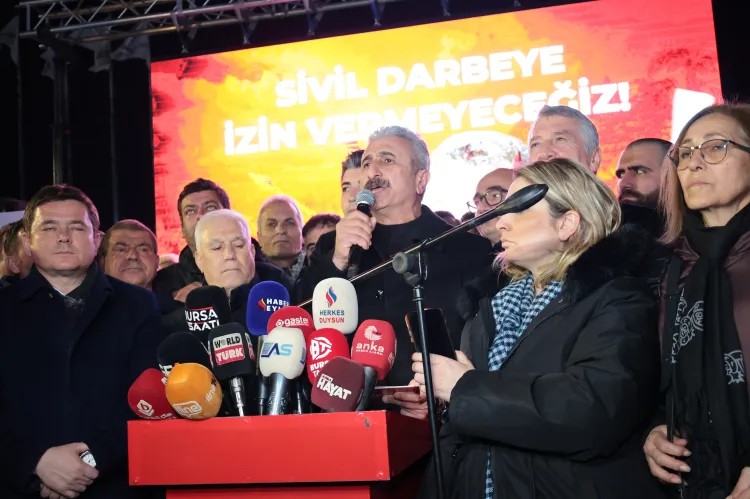 Bursa’da İmamoğlu için protestolar devam ediyor haberi