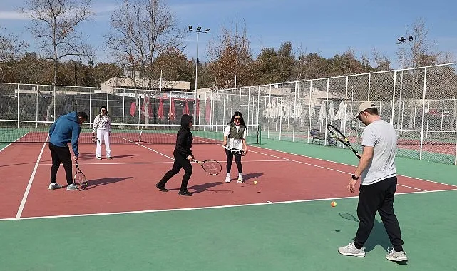 Büyükşehir Belediyesi’nden ücretsiz tenis eğitimi haberi