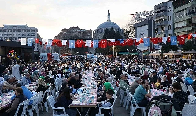 Büyükşehir’in iftar sofrası her gün 3 bin kişiyi ağırlıyor haberi