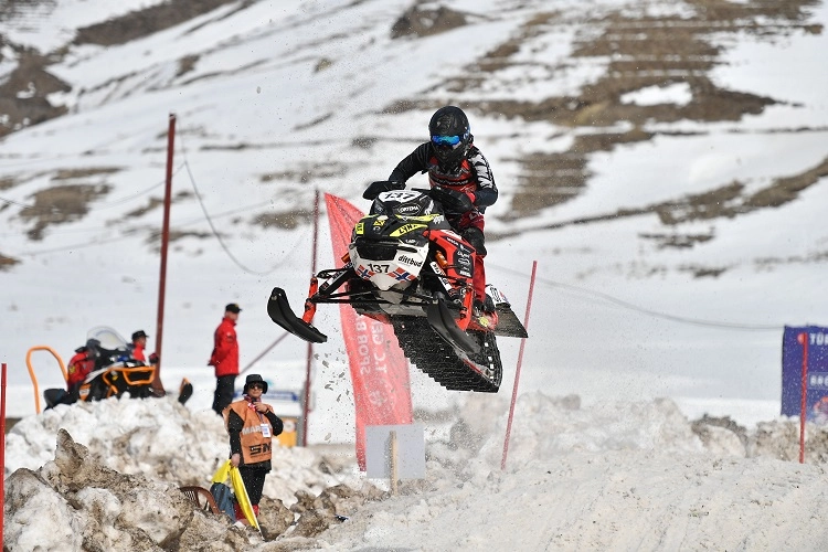 Dünya Snowcross Şampiyonası Erciyes'te start aldı haberi