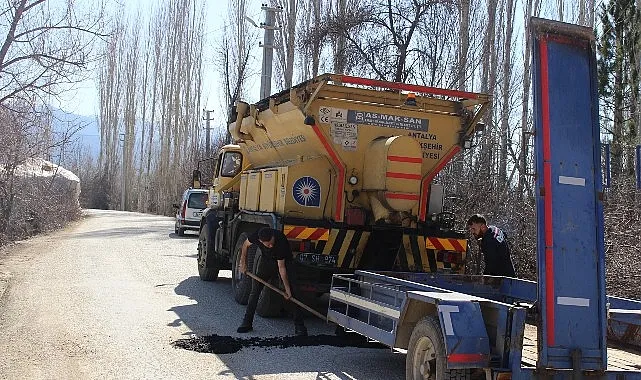 Elmalı'da zarar gören ve yıpranan yollar onarılıyor haberi