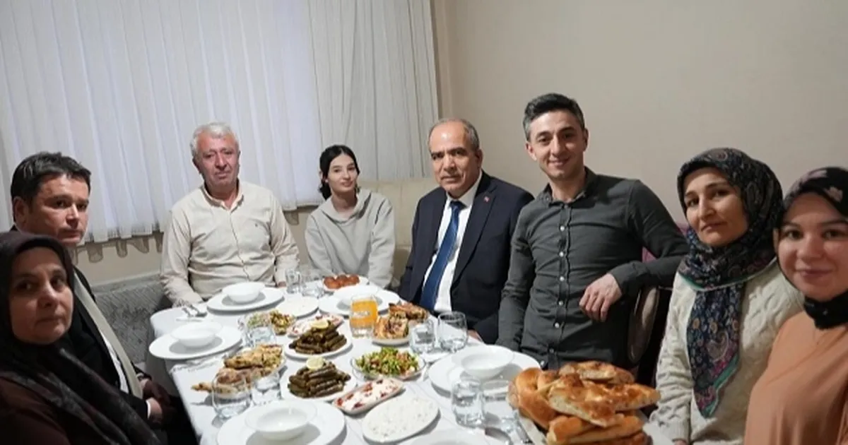 Erkan Aydın Ayaz ailesinin iftar sofrasına konuk oldu haberi