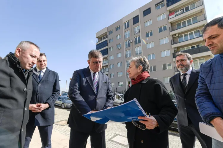 İzmir Karabağlar'da Uzundere dönüşerek gelişiyor haberi