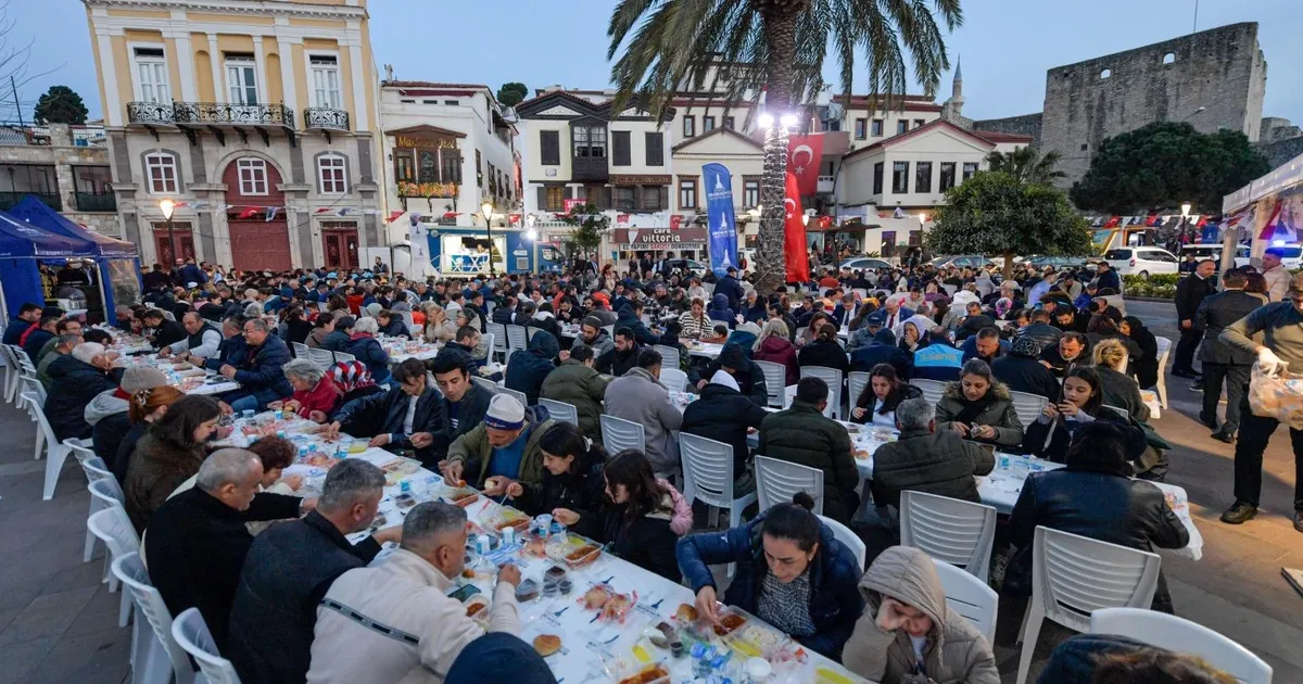 İzmir bereket sofrasını Çeşme'de kurdu haberi