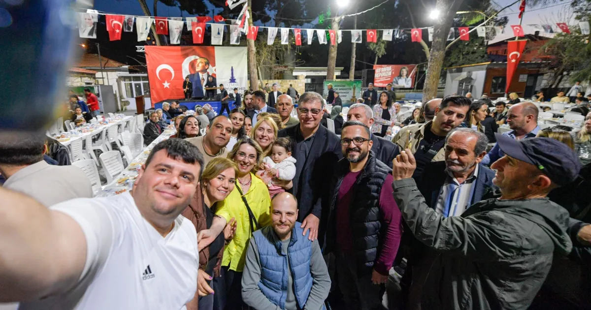 İzmir'de dayanışma sofrası Foça'da kuruldu haberi