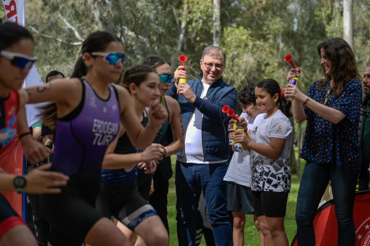 İzmir'e Başkan Tugay'da triatlon müjdesi haberi